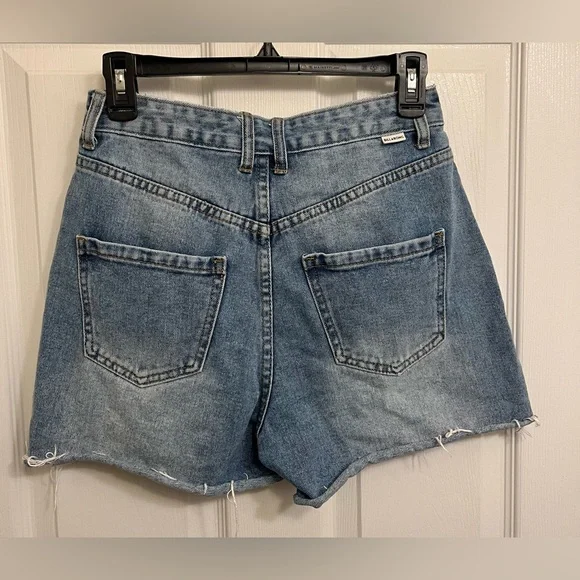 Billabong Women’s size 26 Light Blue Denim Shorts - Picture 2 of 9